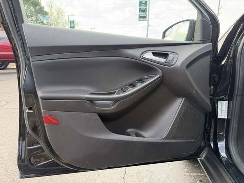 Used 2017 Ford Focus SE FWD image 21