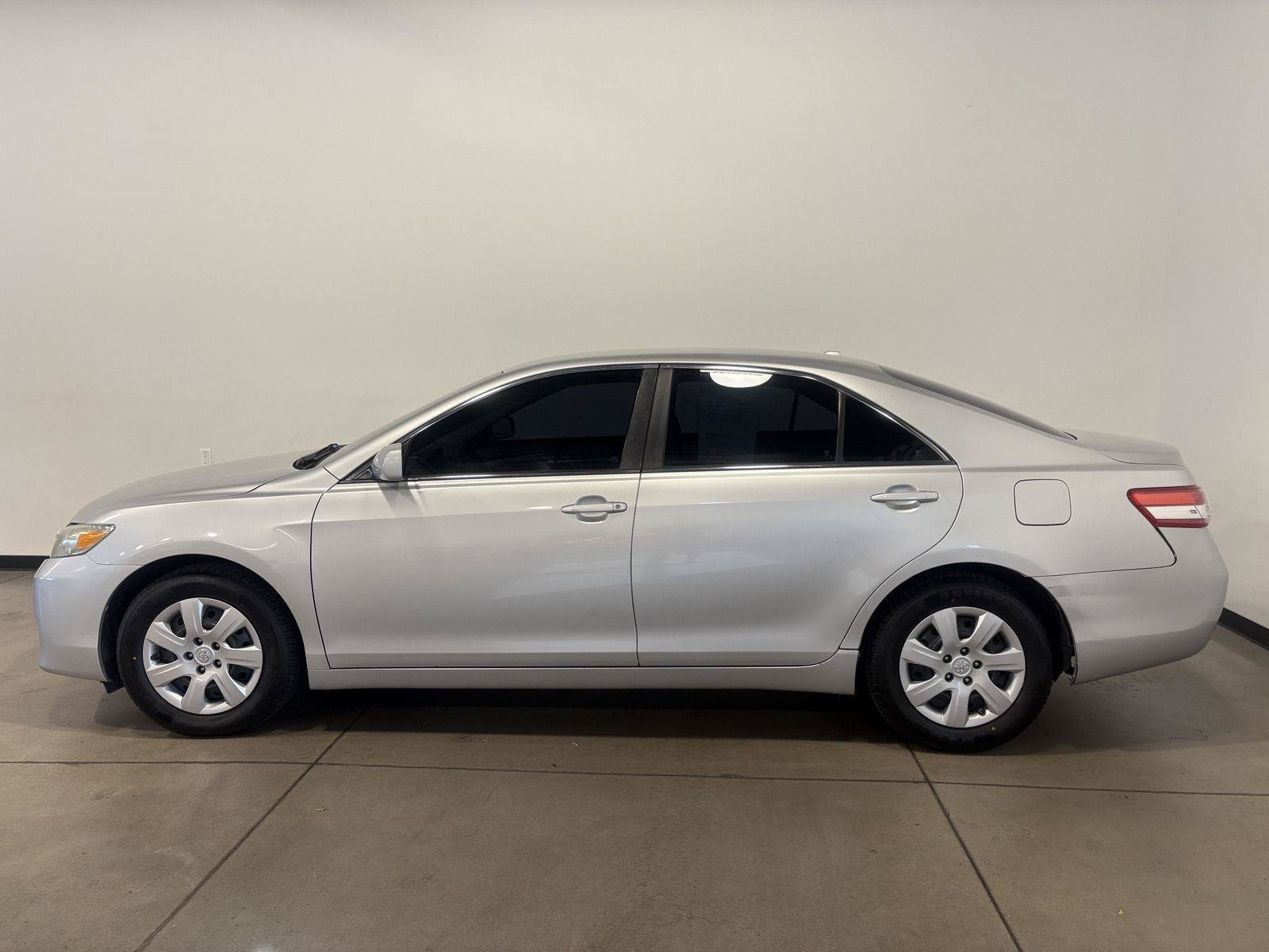 Used 2011 Toyota Camry LE FWD image 7