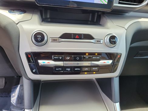 Used 2024 Ford Explorer XLT w/ Equipment Group 202A RWD image 26