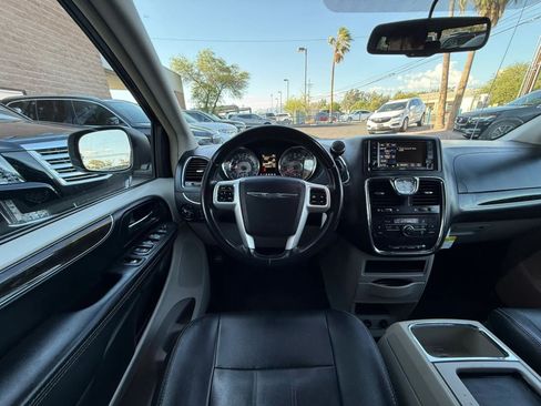 Used 2016 Chrysler Town & Country Touring FWD image 54