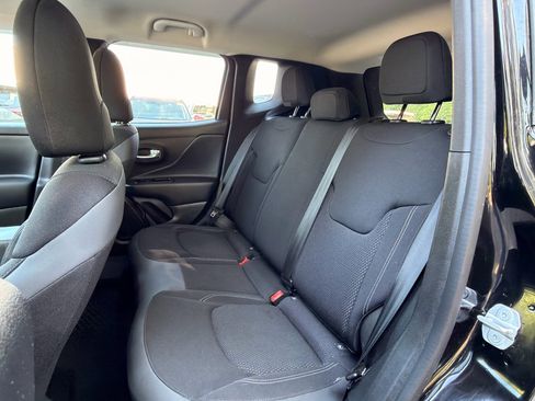 Used 2023 Jeep Renegade Altitude image 21