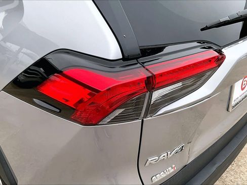 Used 2021 Toyota RAV4 XLE w/ Convenience Package AWD/4WD image 28