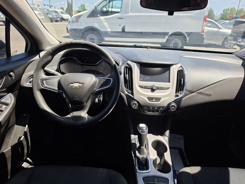 Used 2017 Chevrolet Cruze LS FWD image 20