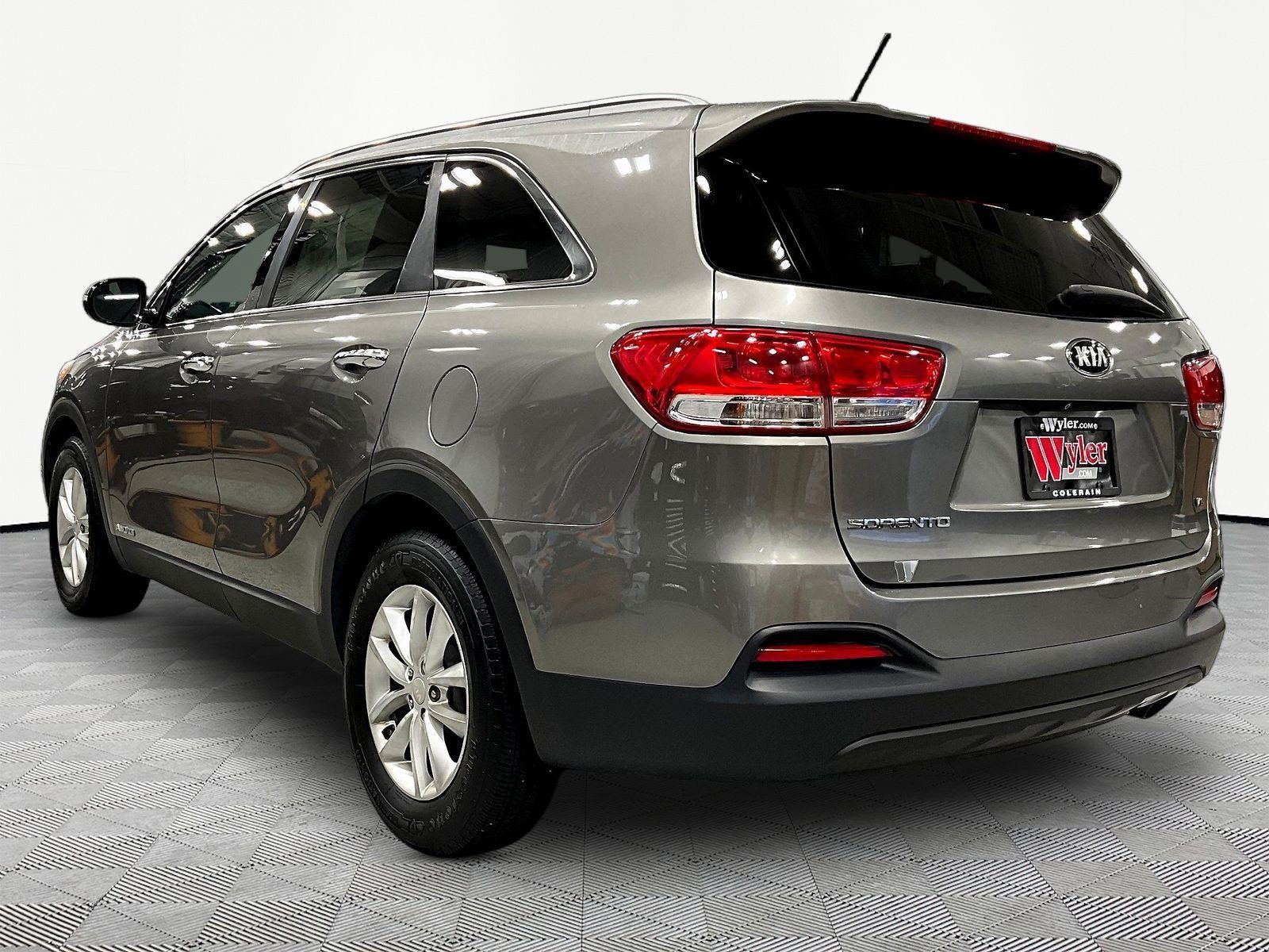 Used 2016 Kia Sorento LX AWD/4WD image 4