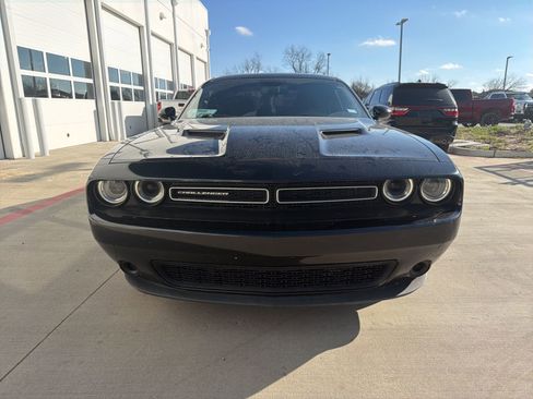 Used 2019 Dodge Challenger SXT image 6