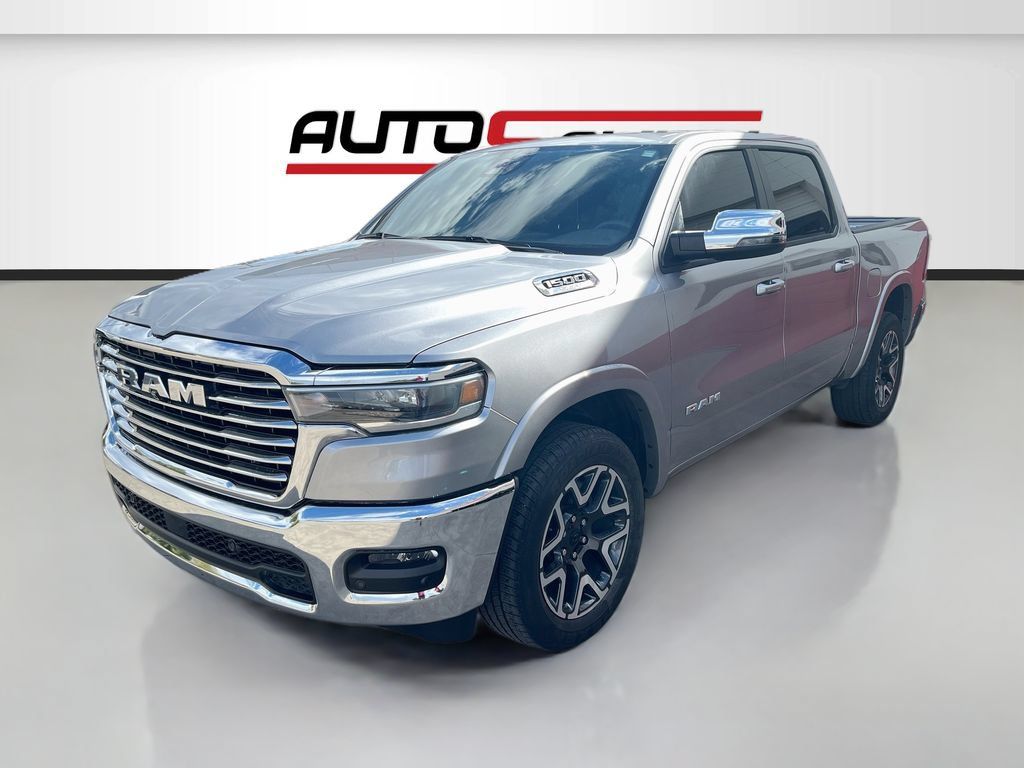 Used 2025 RAM 1500 Laramie AWD/4WD image 3