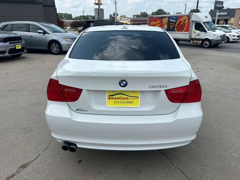 Used 2011 BMW 328i xDrive Sedan AWD/4WD image 4