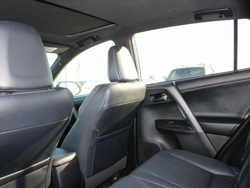 Used 2017 Toyota RAV4 SE image 9