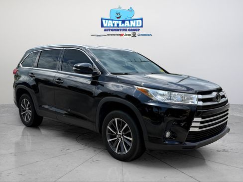 Used 2019 Toyota Highlander XLE FWD image 21