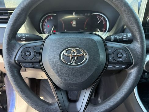 Used 2025 Toyota RAV4 XLE AWD/4WD image 15