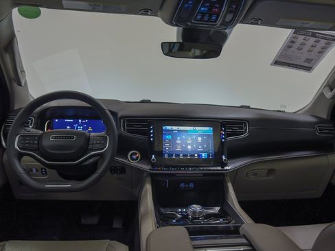 Used 2024 Jeep Wagoneer 4WD w/ Premium Group I image 37