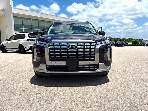 Used 2024 Hyundai Palisade Calligraphy FWD image 2