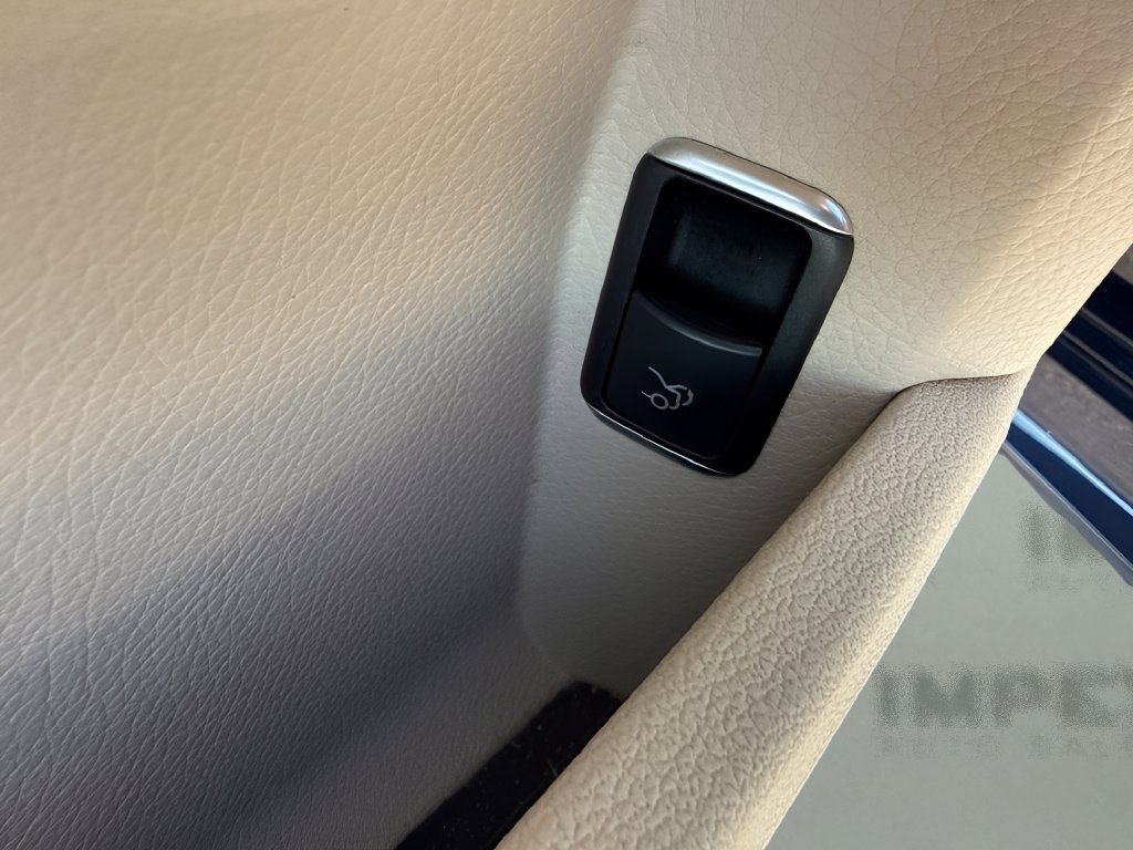Used 2014 Mercedes-Benz E 350 4MATIC Sedan image 27