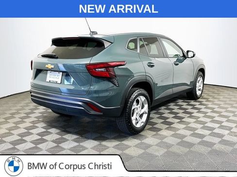 Used 2025 Chevrolet Trax LS w/ LS Convenience Package FWD image 8