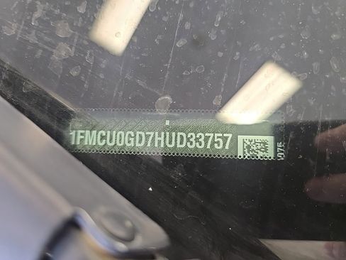 Used 2017 Ford Escape SE w/ Equipment Group 201A image 3