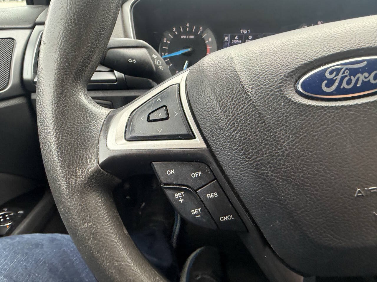 Used 2014 Ford Fusion SE FWD image 25