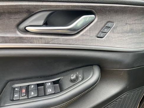 Used 2024 Jeep Grand Cherokee L Limited w/ Black Appearance Package RWD image 10