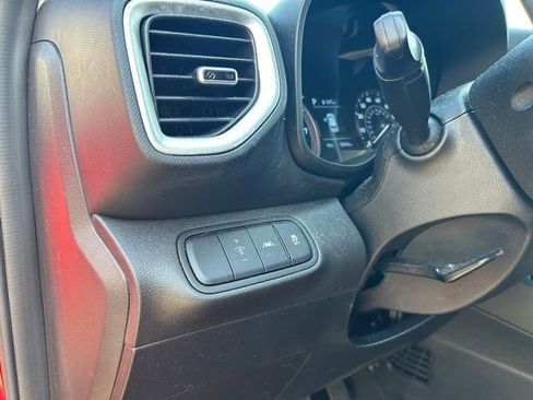 Used 2021 Hyundai Venue SEL image 15