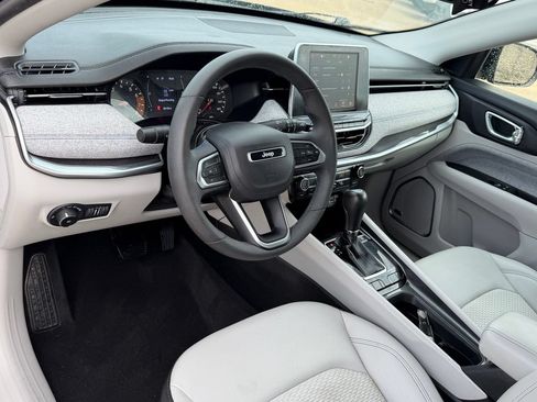Used 2022 Jeep Compass Latitude w/ Sun and Sound Group FWD image 15
