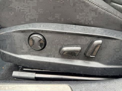 Used 2019 Volkswagen Golf R 4-Door image 18