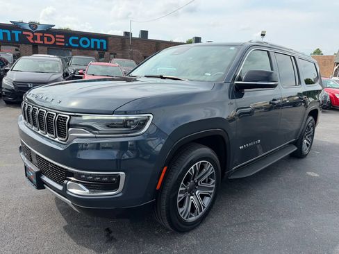 Used 2024 Jeep Wagoneer L Series II w/ Flexible Seating Group RWD image 7