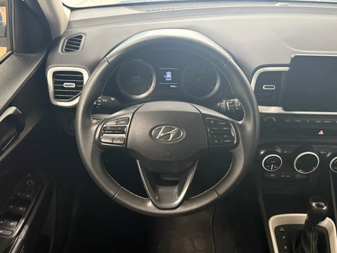 Used 2022 Hyundai Venue Limited FWD image 16