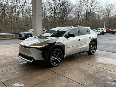 Used 2024 Toyota bZ4X AWD w/ Weather Package image 3