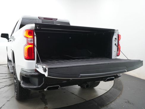 Used 2021 Chevrolet Silverado 1500 LT Trail Boss w/ Convenience Package II AWD/4WD image 18