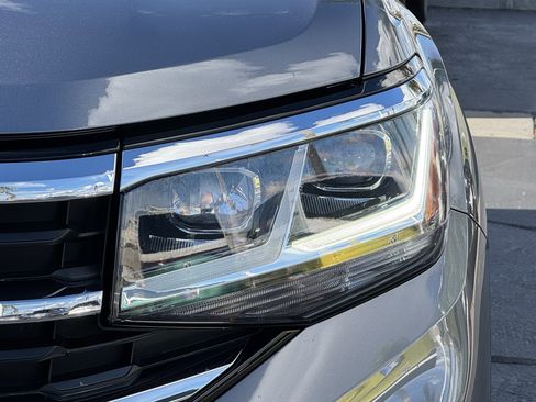 Certified 2023 Volkswagen Atlas SE image 6