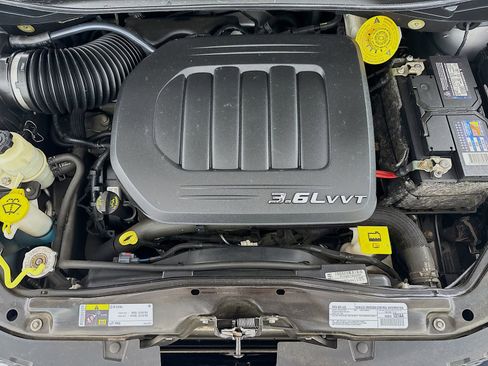 Used 2018 Dodge Grand Caravan SE w/ UConnect Hands-Free Group FWD image 10
