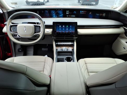 Used 2025 Lincoln Nautilus Reserve AWD/4WD image 16