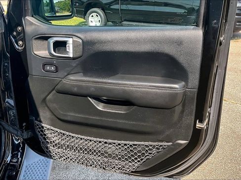 Used 2019 Jeep Wrangler Unlimited Sahara AWD/4WD image 23