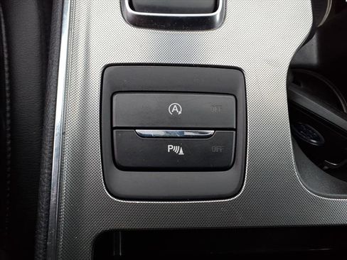 Used 2024 Ford Edge Titanium image 23