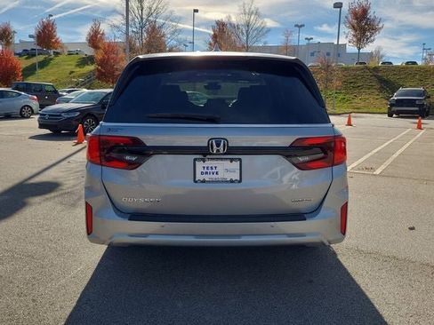 New 2026 Honda Odyssey Touring image 5