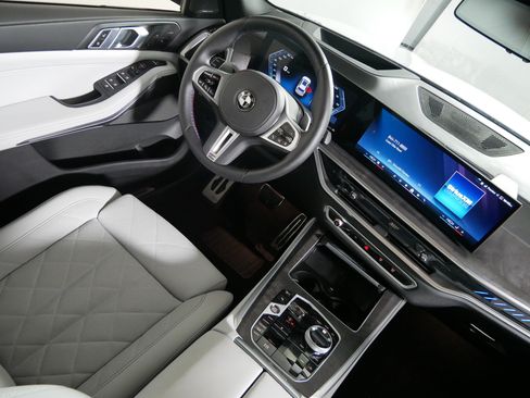 Used 2025 BMW X5 M60i AWD/4WD image 9