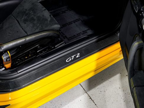 Used 2008 Porsche 911 GT2 RWD image 20