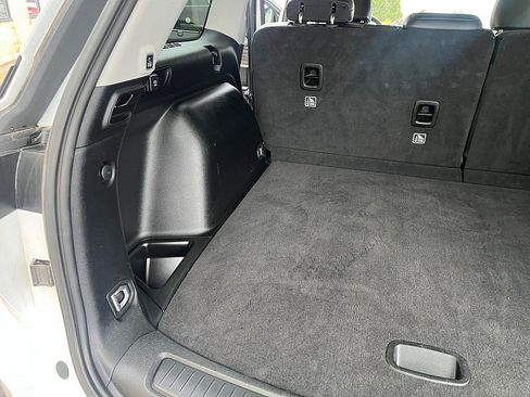 Used 2023 Jeep Grand Cherokee Limited w/ Luxury Tech Group II image 16