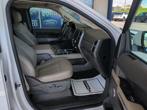 Used 2019 Ford Expedition XLT w/ Equipment Group 202A AWD/4WD image 32