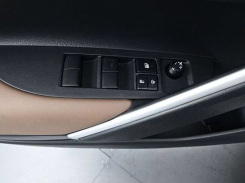 Used 2026 Toyota Corolla Cross XLE w/ Convenience Package FWD image 12