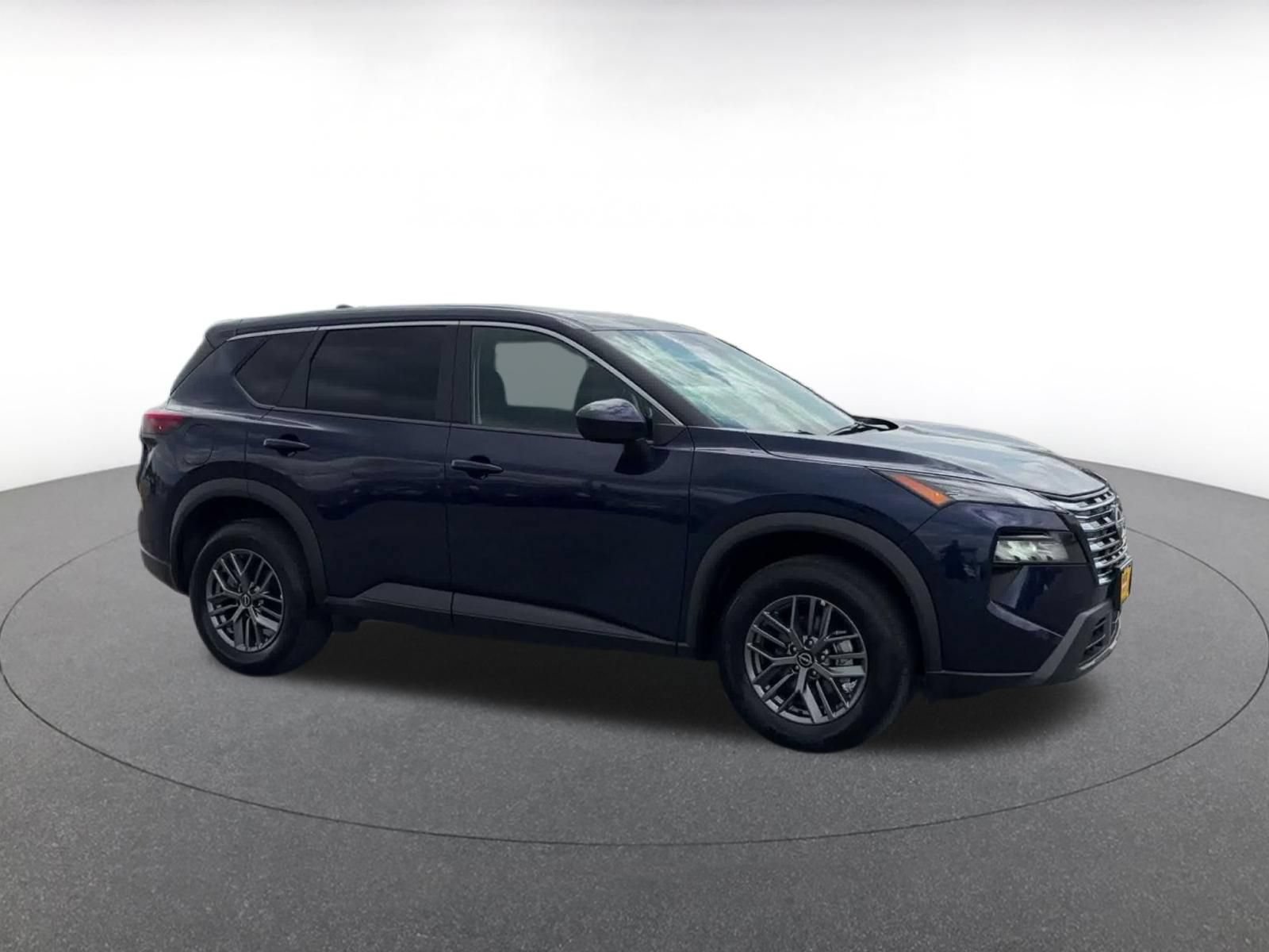 Used 2026 Nissan Rogue SV AWD/4WD image 2
