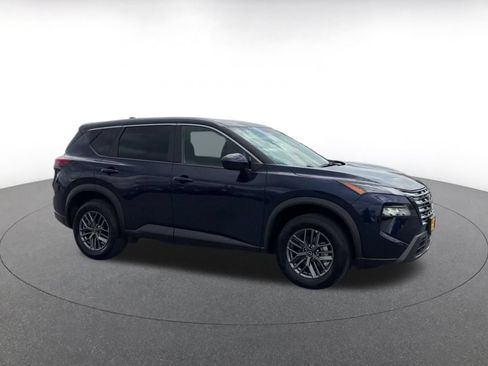 Used 2026 Nissan Rogue SV AWD/4WD image 2