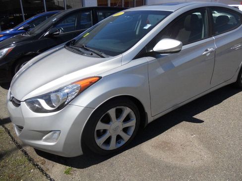 Used 2013 Hyundai Elantra Limited image 2
