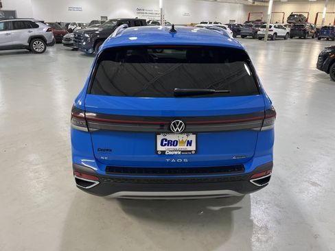 Certified 2025 Volkswagen Taos SE AWD/4WD image 8