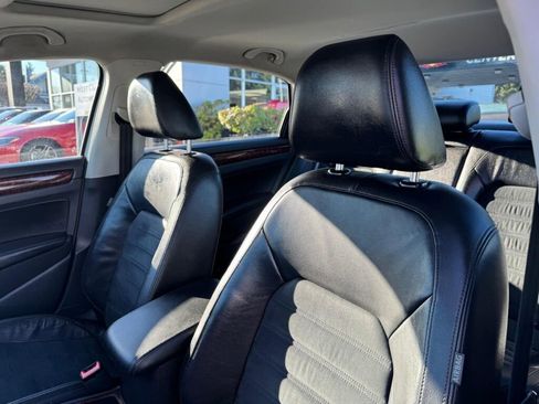 Used 2013 Volkswagen Passat TDI SEL Premium image 10