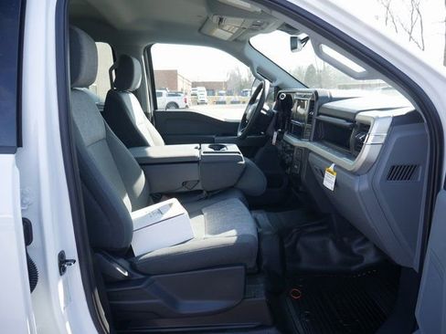 New 2025 Ford F550 4x4 Crew Cab Super Duty w/ XLT Value Package image 23