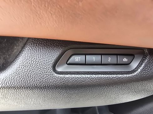Used 2016 Cadillac Escalade Luxury AWD/4WD image 20