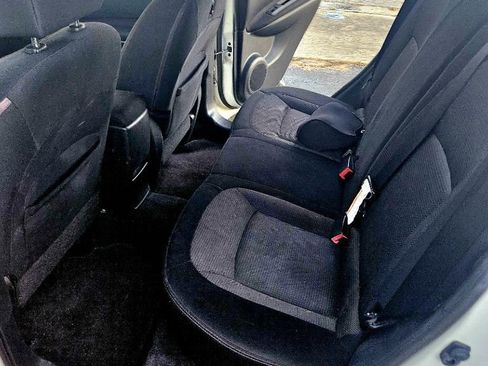 Used 2010 Nissan Rogue SL w/ Moonroof Pkg image 2