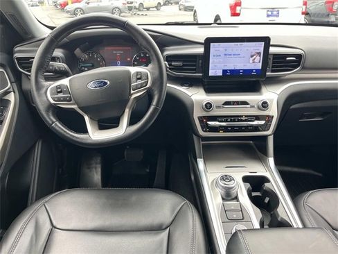 Used 2022 Ford Explorer XLT w/ Equipment Group 202A image 14