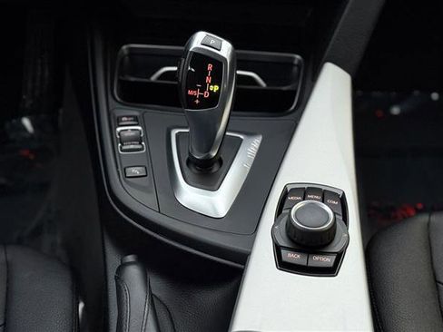 Used 2018 BMW 320i xDrive 320i xDrive image 21