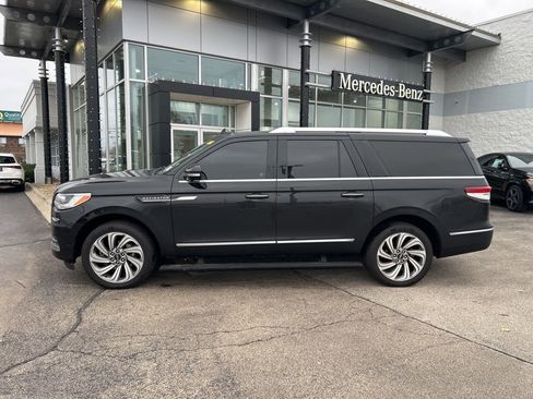 Used 2022 Lincoln Navigator L Reserve image 4